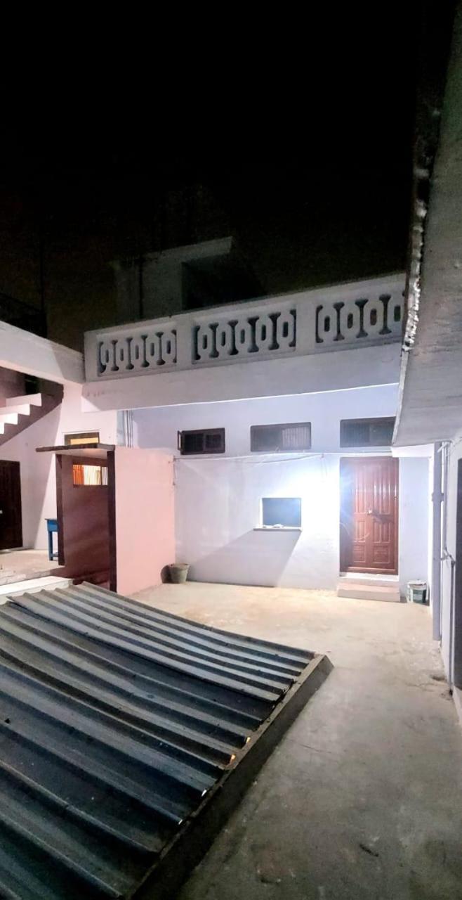 Shree Valmiki Home Stay Ayodhya エクステリア 写真